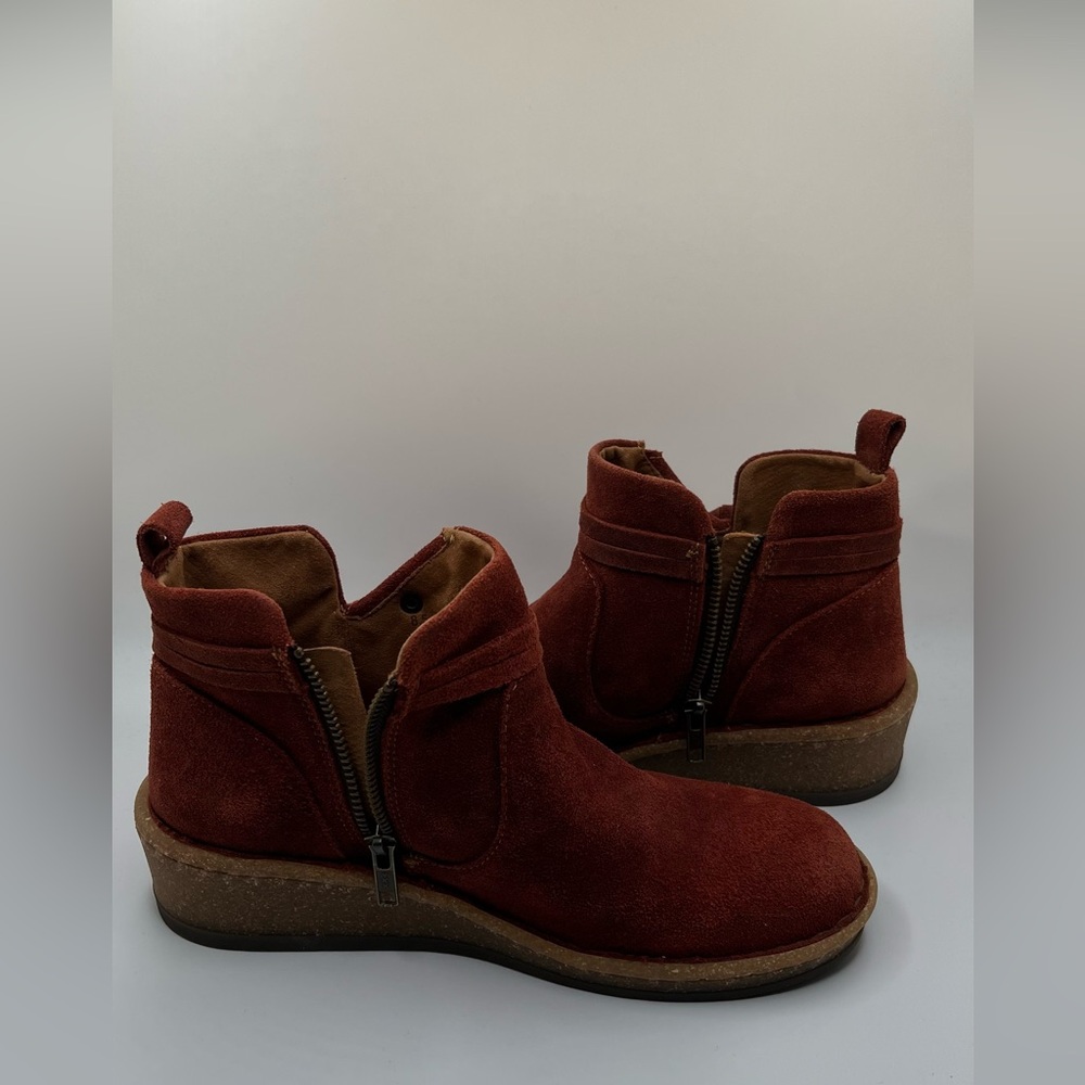 Born Women's Vaughn Round Toe Rust Suede  Leather Ankle Booties Size 8.5 / 39 - Picture 5 of 13